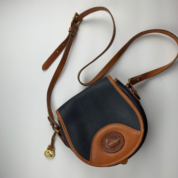 Dooney & Bourke Handbags - {Dooney & Burke} crossbody bag